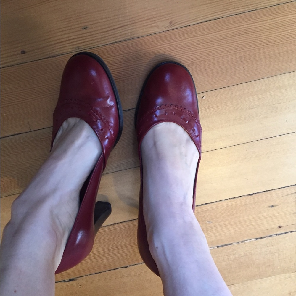 Red 👠. Cute and comfortable. Round toe.. - Picture 4 of 4